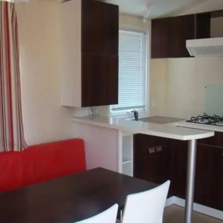 4 Etoiles - Piscine - Ccb0e0h トレイユ