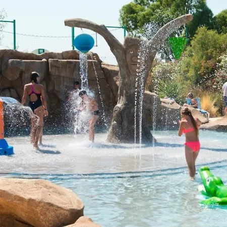 ZEcamping 4 étoiles avec chiens acceptés piscine chauffée à 1km de la plage Campeggio Torreilles