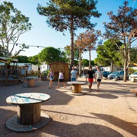 ZEcamping 4 étoiles avec chiens acceptés piscine chauffée à 1km de la plage 4* Torreilles